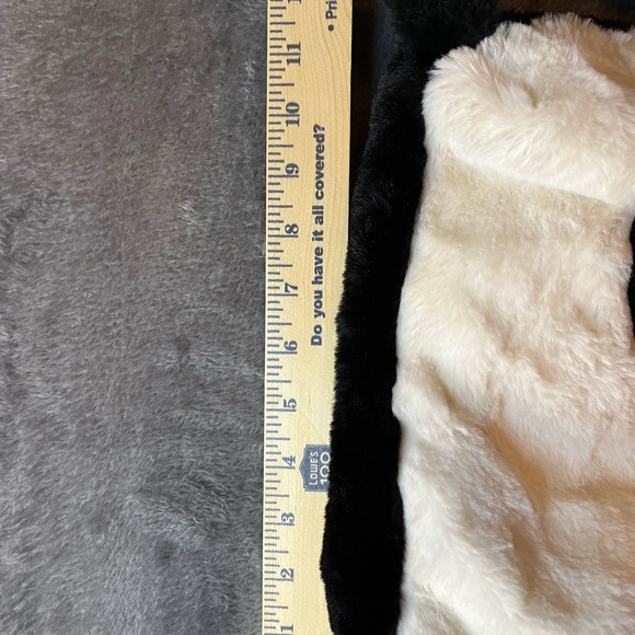 Yin Yang Faux Fur Shoulder Bag - Picture 5 of 7